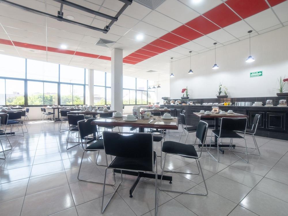 Capital O Hotel Casa Real Celaya เคลาญา ภายนอก รูปภาพ
