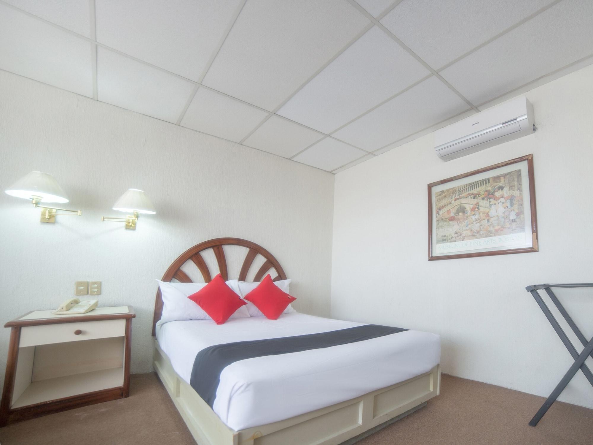 Capital O Hotel Casa Real Celaya เคลาญา ภายนอก รูปภาพ