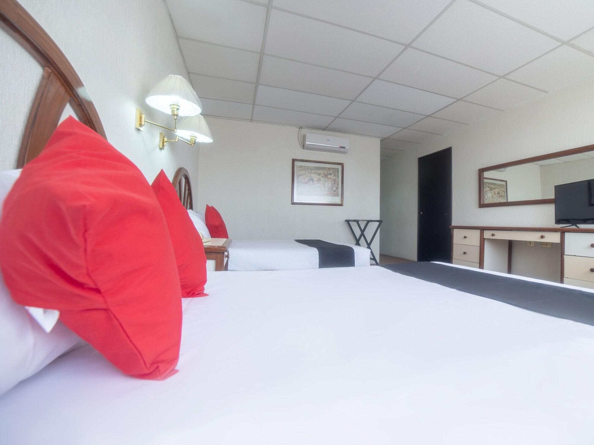 Capital O Hotel Casa Real Celaya เคลาญา ภายนอก รูปภาพ