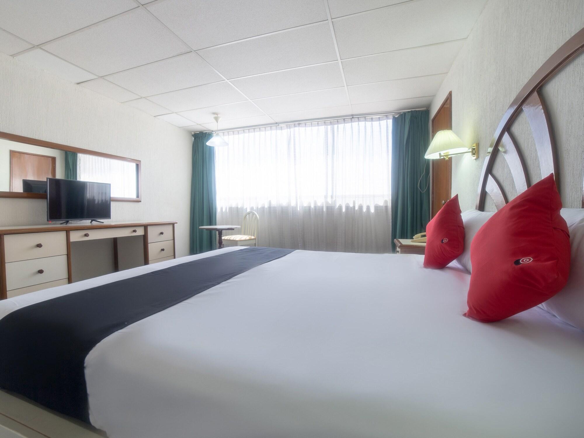 Capital O Hotel Casa Real Celaya เคลาญา ภายนอก รูปภาพ