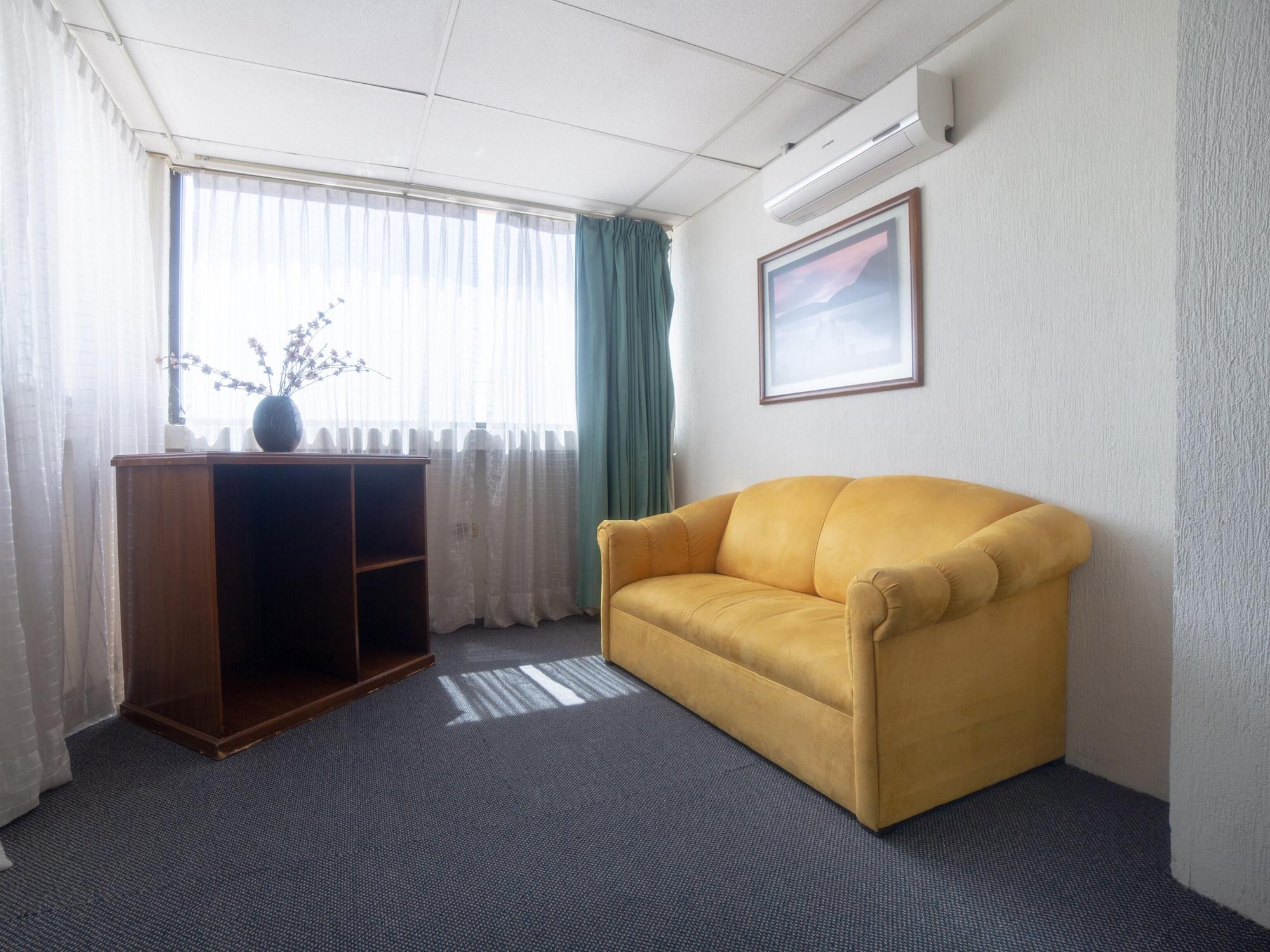 Capital O Hotel Casa Real Celaya เคลาญา ภายนอก รูปภาพ