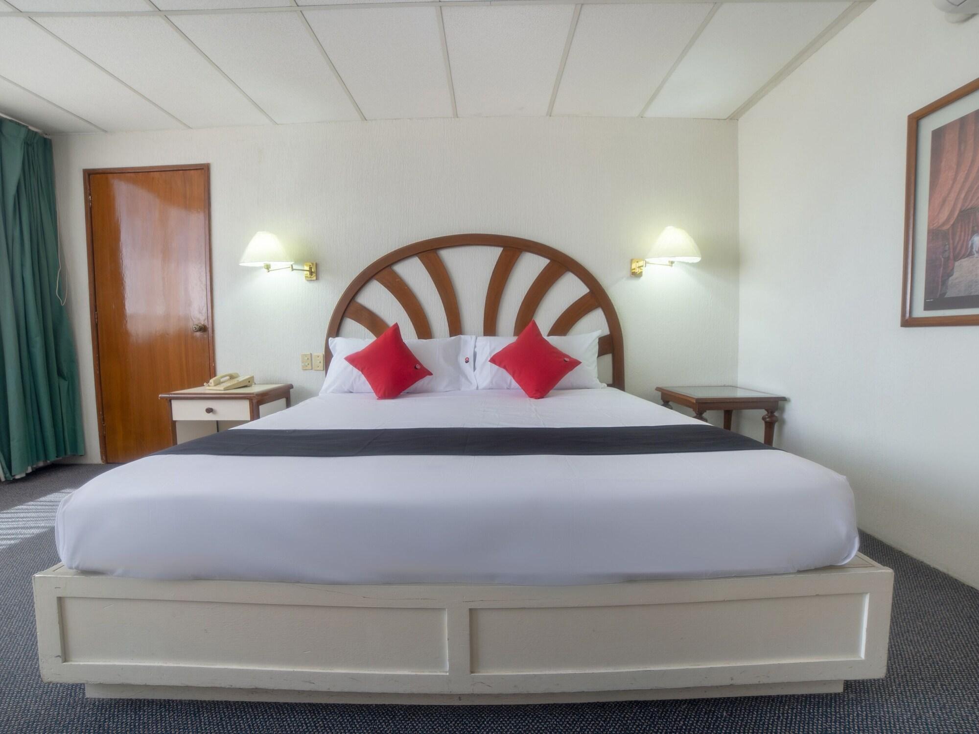 Capital O Hotel Casa Real Celaya เคลาญา ภายนอก รูปภาพ