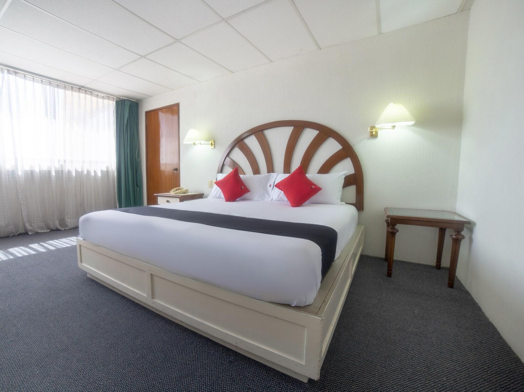 Capital O Hotel Casa Real Celaya เคลาญา ภายนอก รูปภาพ