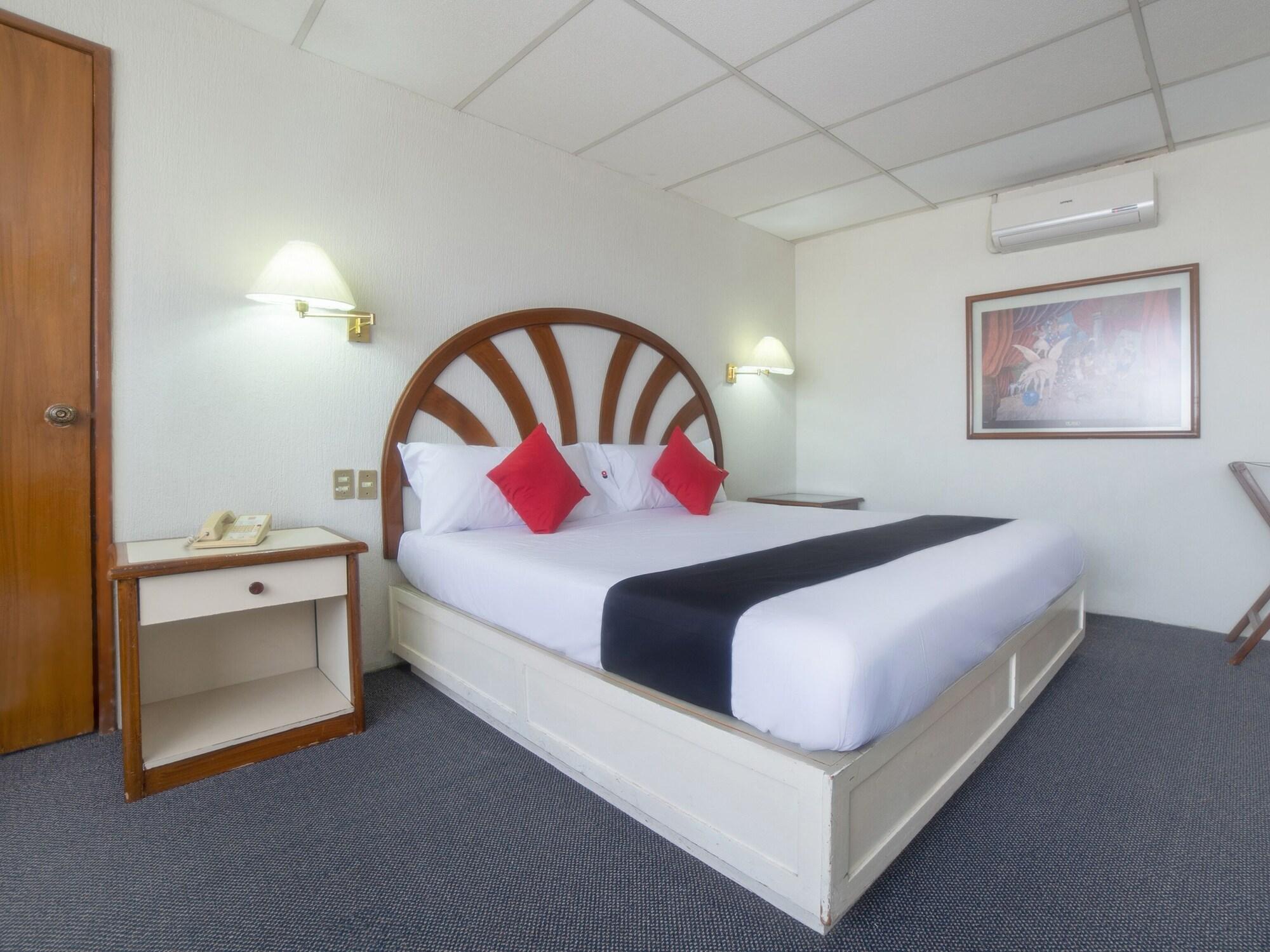 Capital O Hotel Casa Real Celaya เคลาญา ภายนอก รูปภาพ