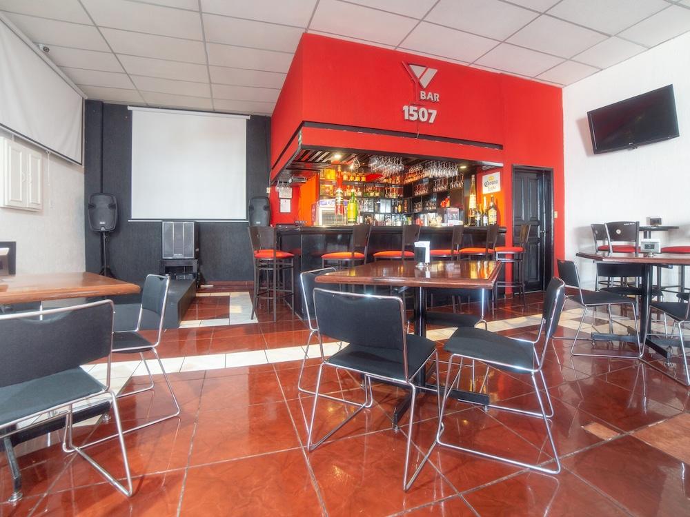 Capital O Hotel Casa Real Celaya เคลาญา ภายนอก รูปภาพ