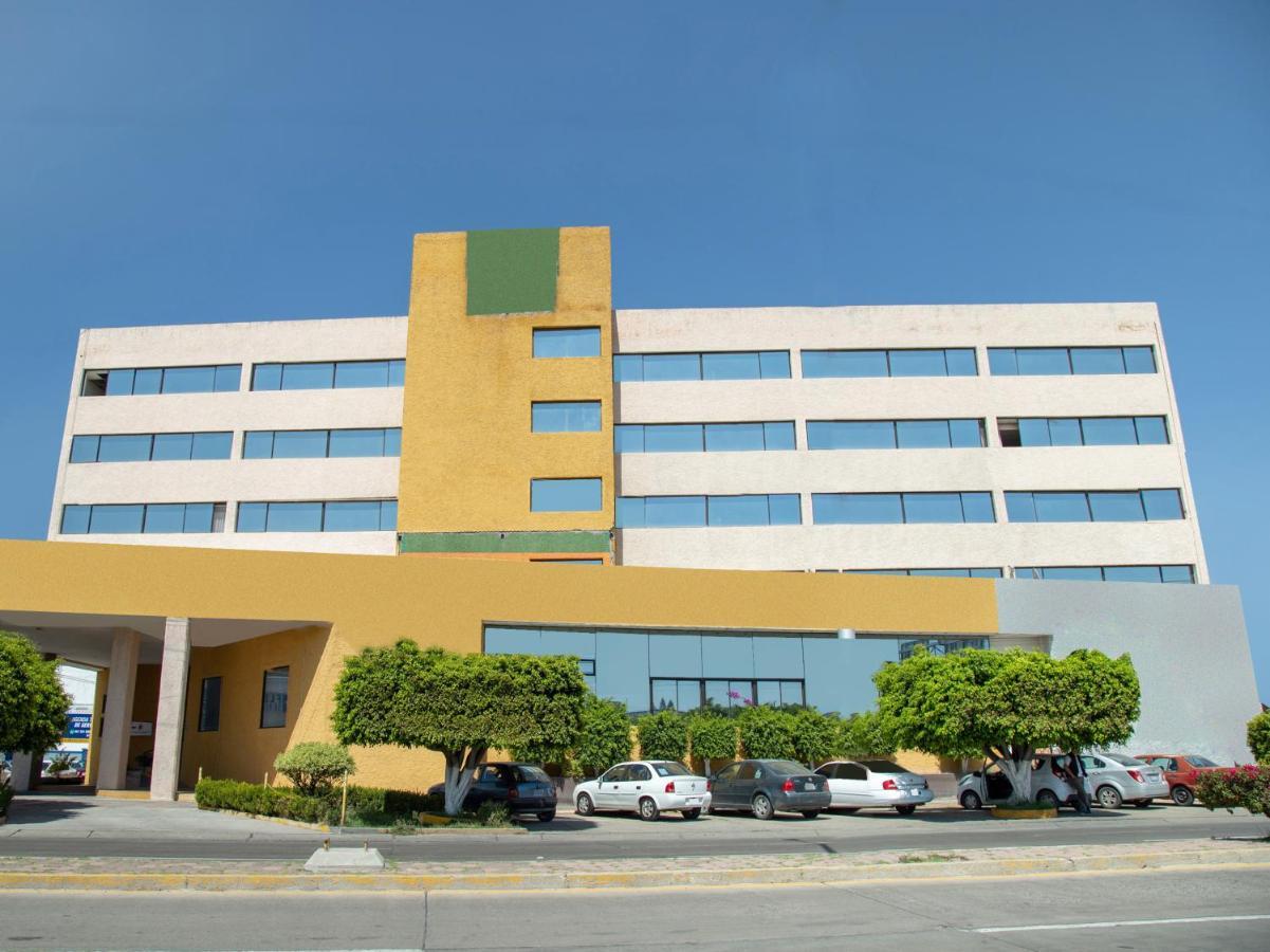 Capital O Hotel Casa Real Celaya เคลาญา ภายนอก รูปภาพ