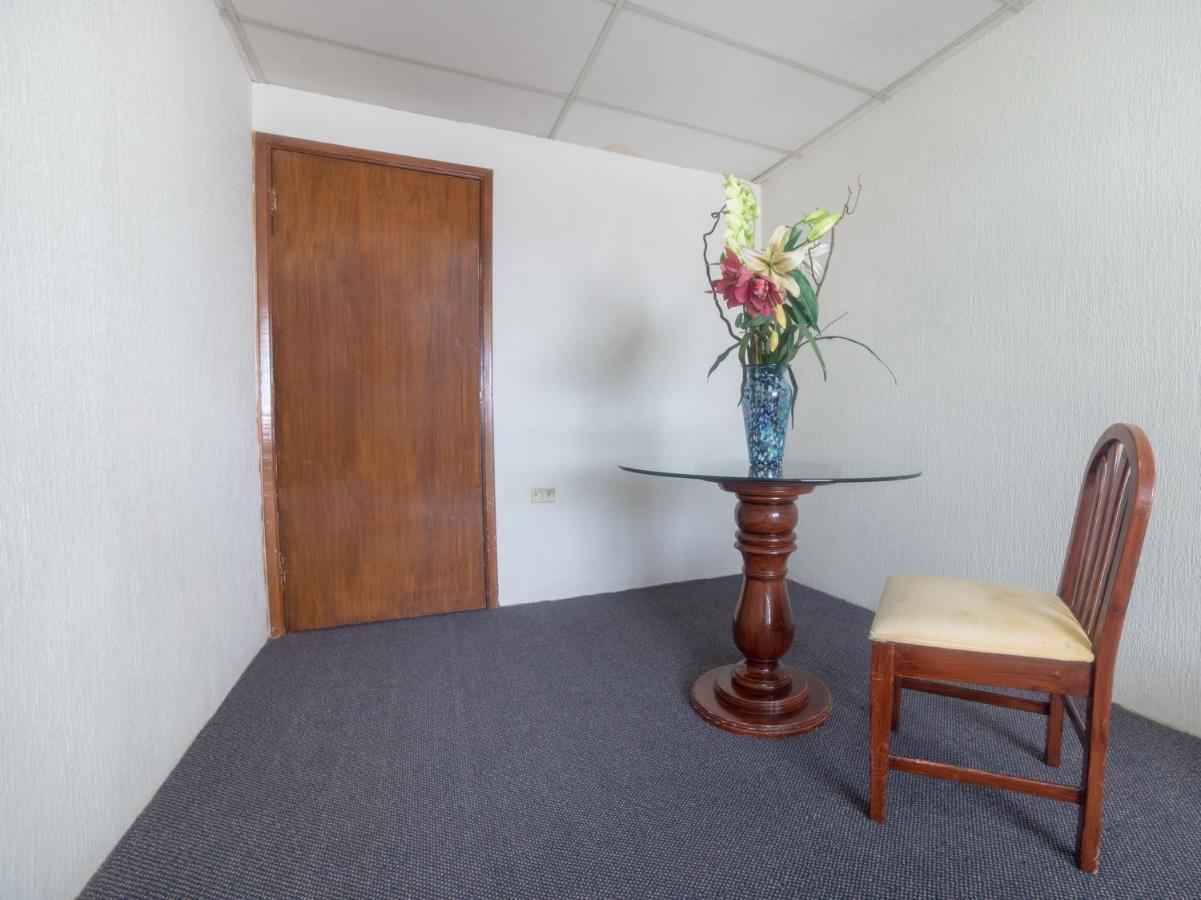 Capital O Hotel Casa Real Celaya เคลาญา ภายนอก รูปภาพ